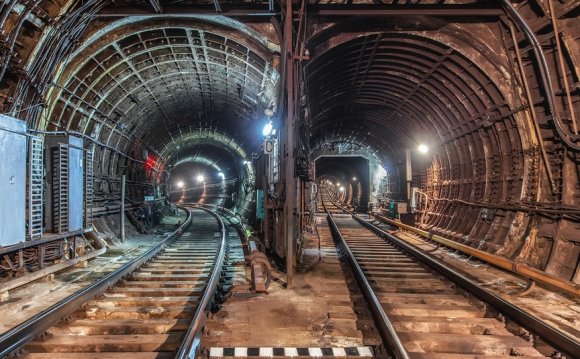 Холл метро Комсомольская