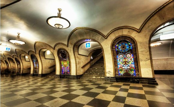 Станция метро Новослободская