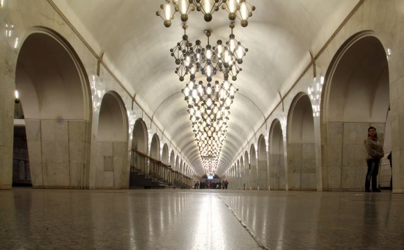 Станция Метро Менделеевская
